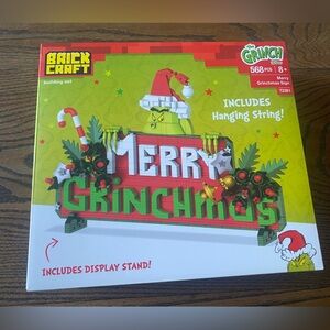 NEW Merry Grinchmas Building Set
